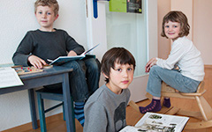 Kinder im Wartzimmer 1